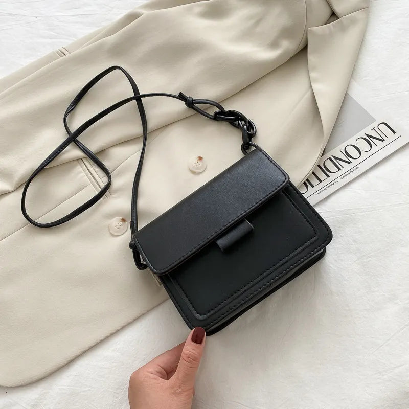 VintageVogue Chain Square Bag - GlamoROZ