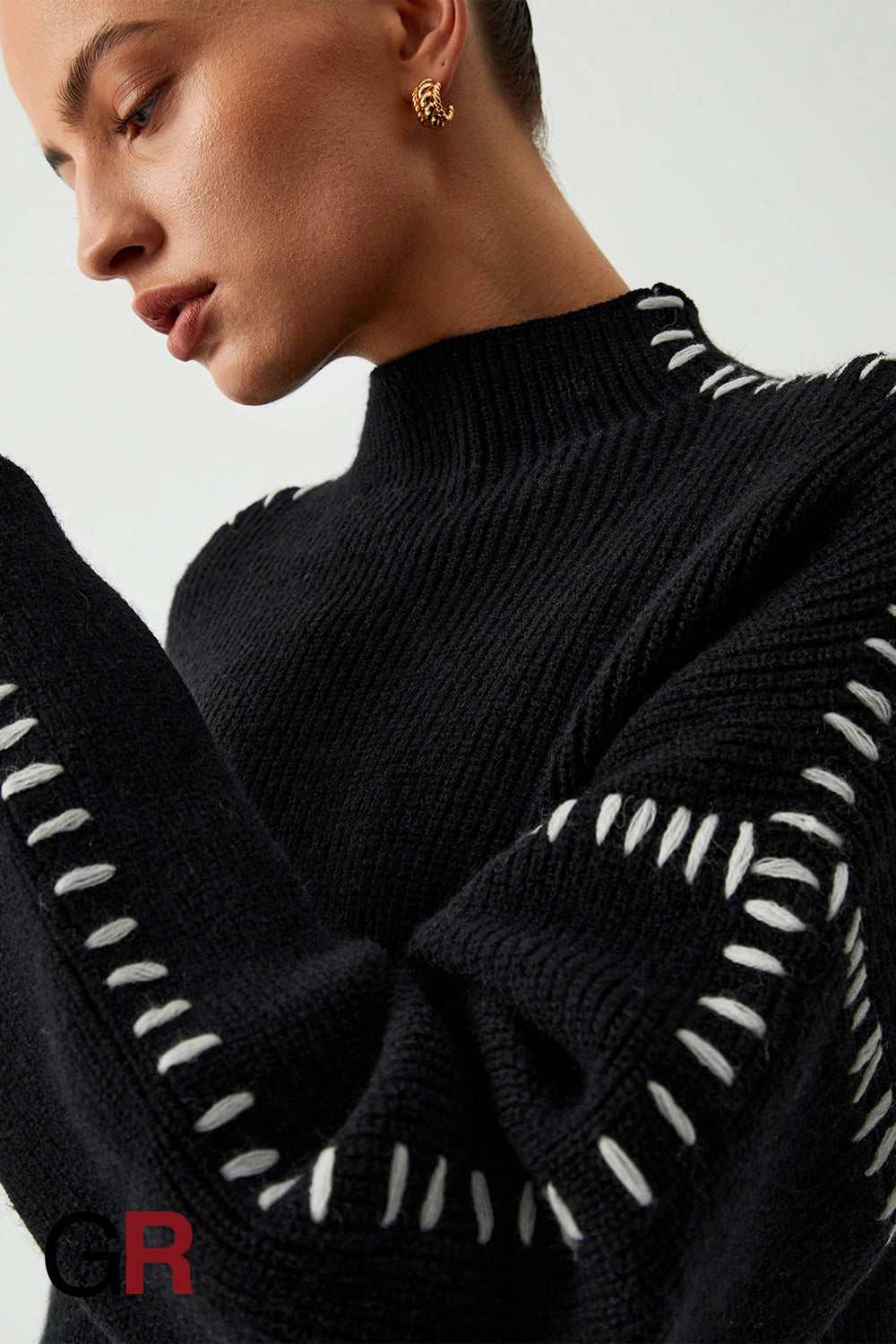 Luxe Color-Contrast Patchwork Crew Neck Sweater - GlamoROZ