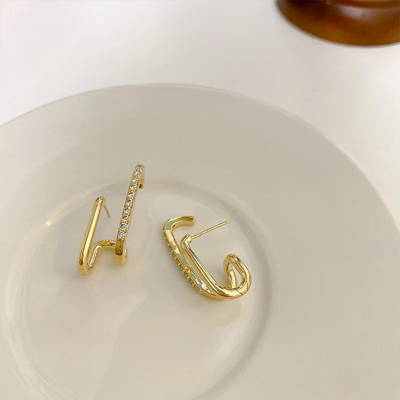 Luxe Crystal Claw Stud Earrings - GlamoROZ