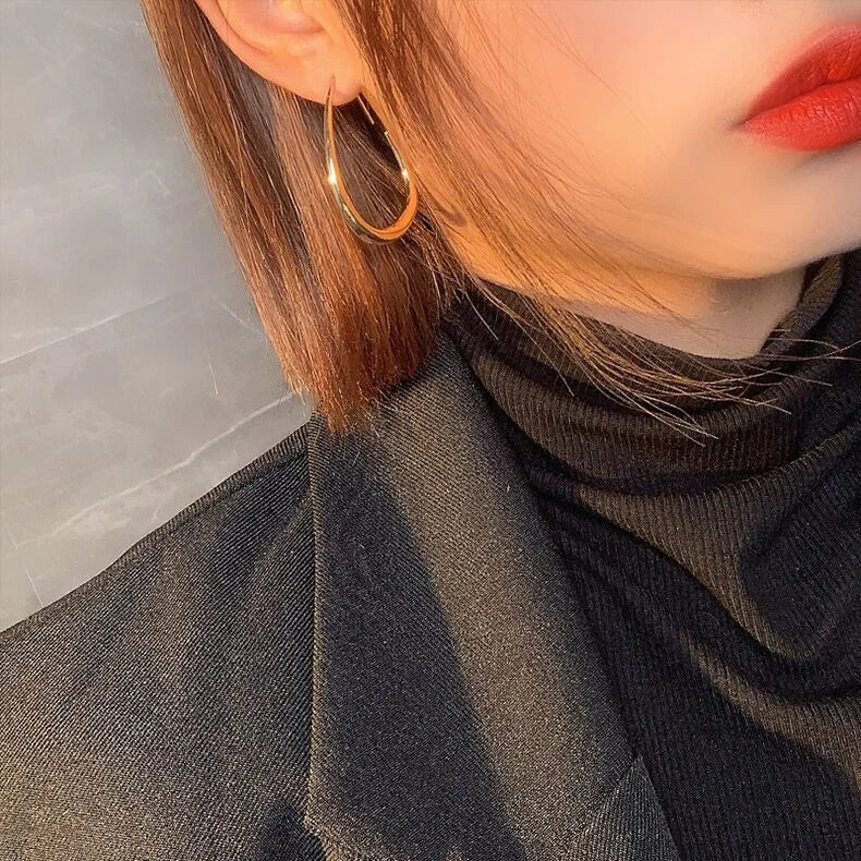 Eclat Needle Oval Hoops - GlamoROZ