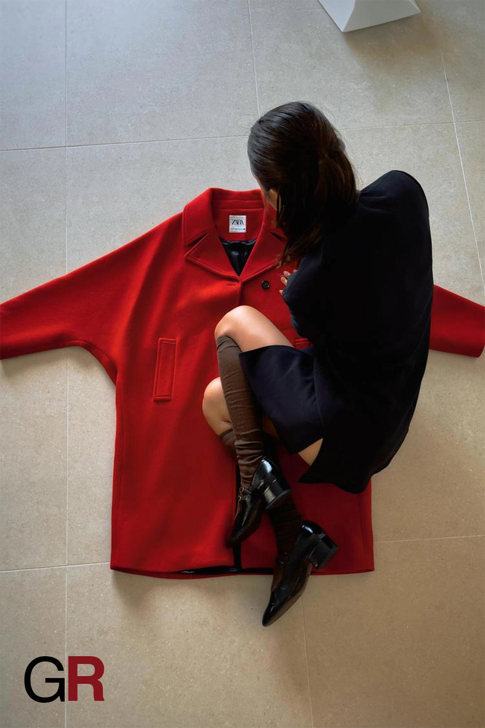 Graceful Red Lapel Single-Breasted Wool Coat - GlamoROZ