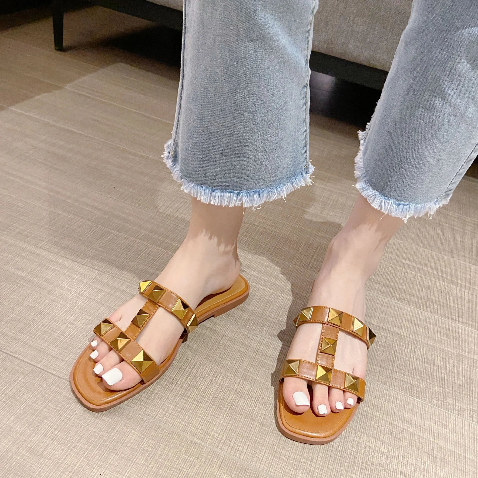 Starlet Rivet Beach Flats - GlamoROZ