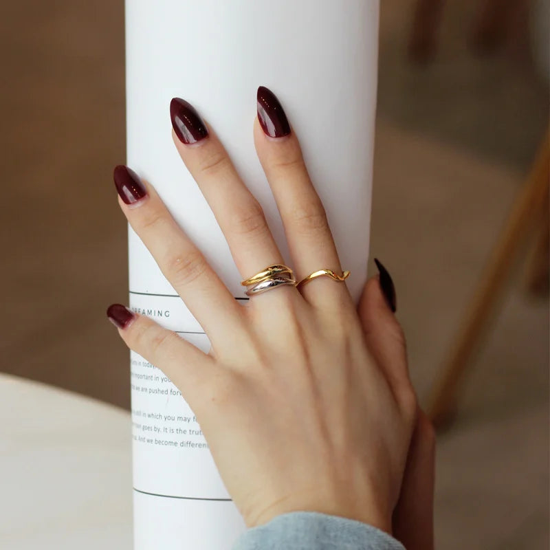 Chic Wave Ring - GlamoROZ