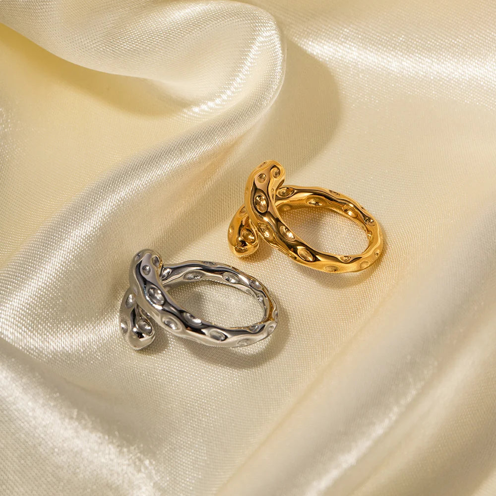 Timeless Elegance Hammered Ring - GlamoROZ
