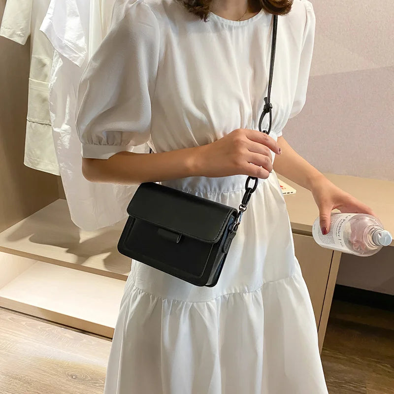 VintageVogue Chain Square Bag - GlamoROZ