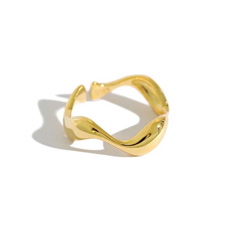 Sleek Wave Ring - GlamoROZ