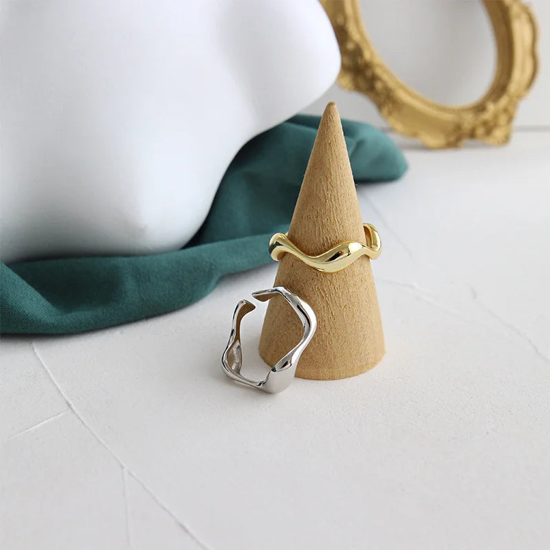 Sleek Wave Ring - GlamoROZ