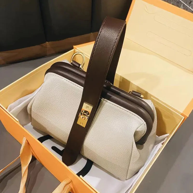Prestige Leather Traveler Crossbody Bag - GlamoROZ