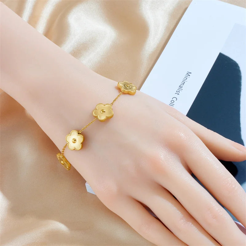 Exquisite Golden Floral Chain Bracelet - GlamoROZ