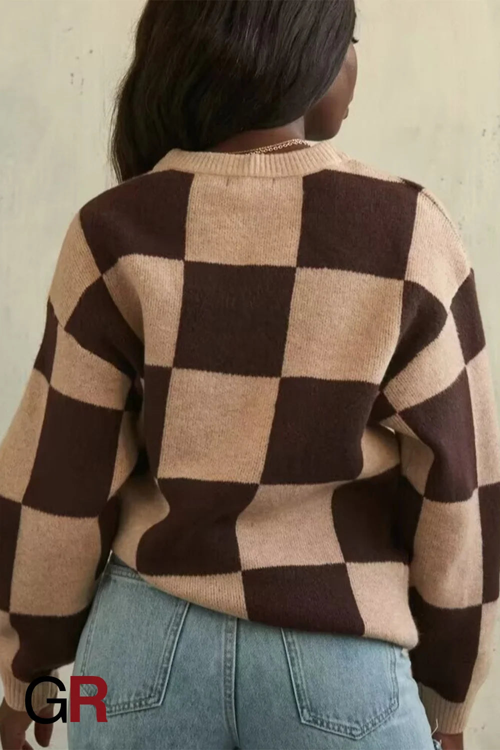 Chic Checkerboard Round Neck Sweater - GlamoROZ