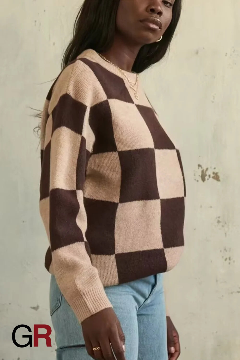 Chic Checkerboard Round Neck Sweater - GlamoROZ