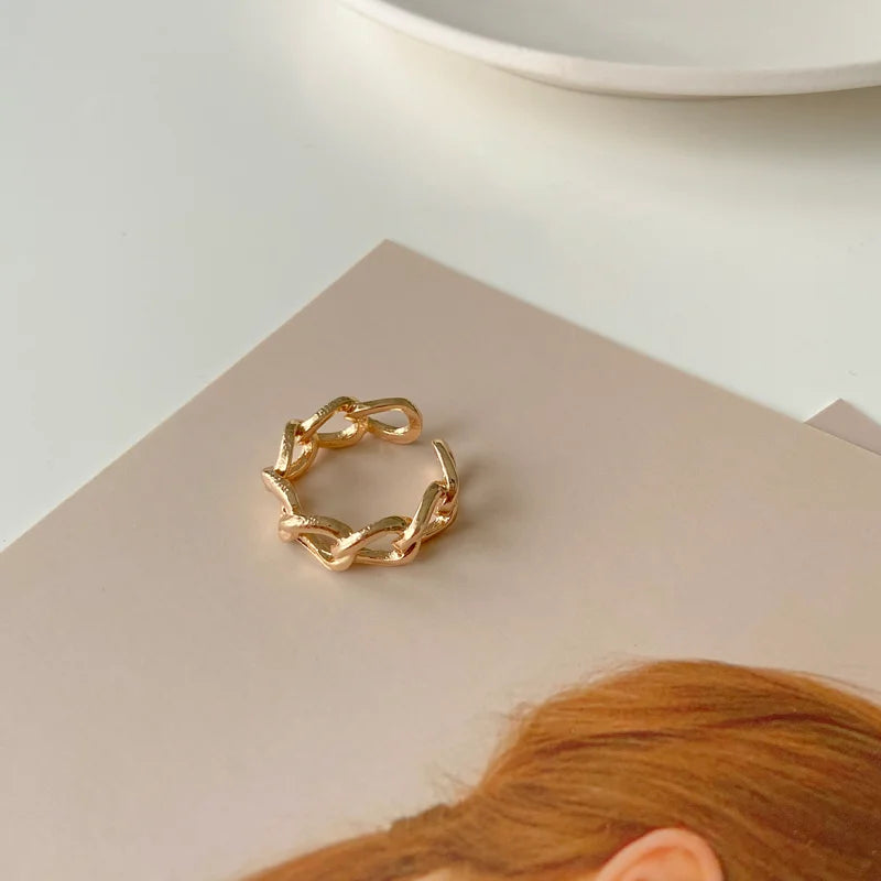 Golden Twist Chain Ring - GlamoROZ