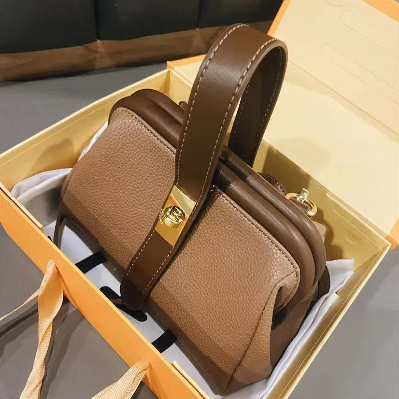 Prestige Leather Traveler Crossbody Bag - GlamoROZ