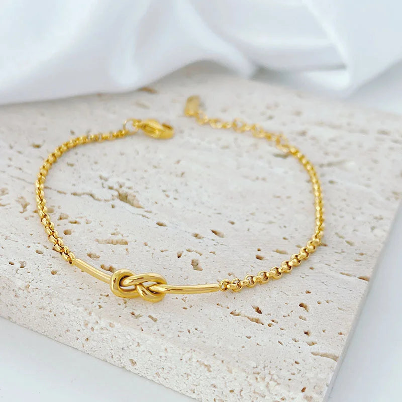 Golden Knot Elegance Bracelet - GlamoROZ