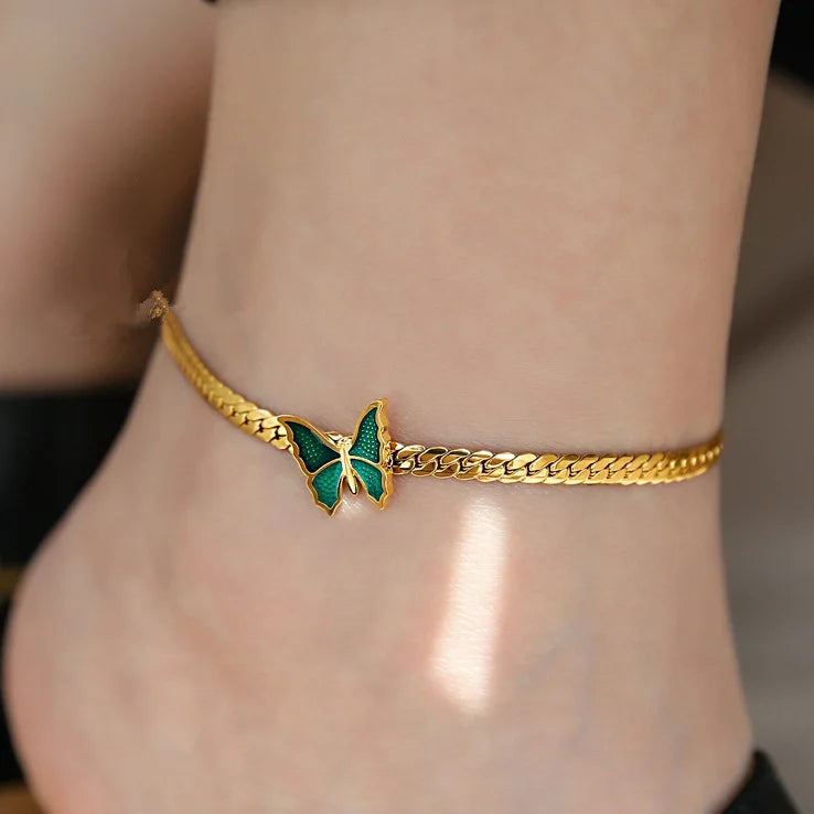 Regal Gilded Emerald Butterfly Anklet - GlamoROZ