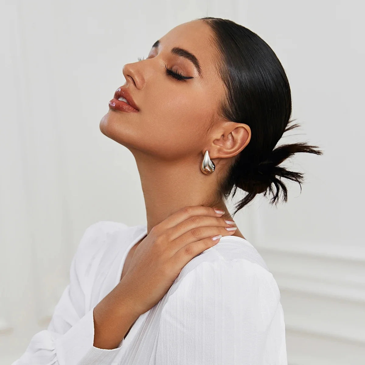 Radiant Dewdrop Earrings - GlamoROZ