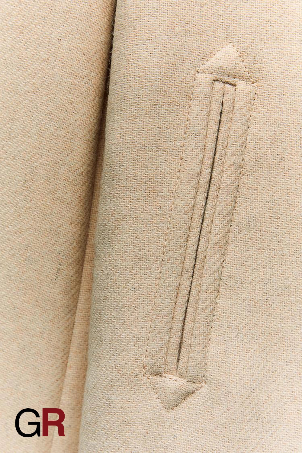 Elegant Slim-Fit Wool Coat in Solid Color - GlamoROZ