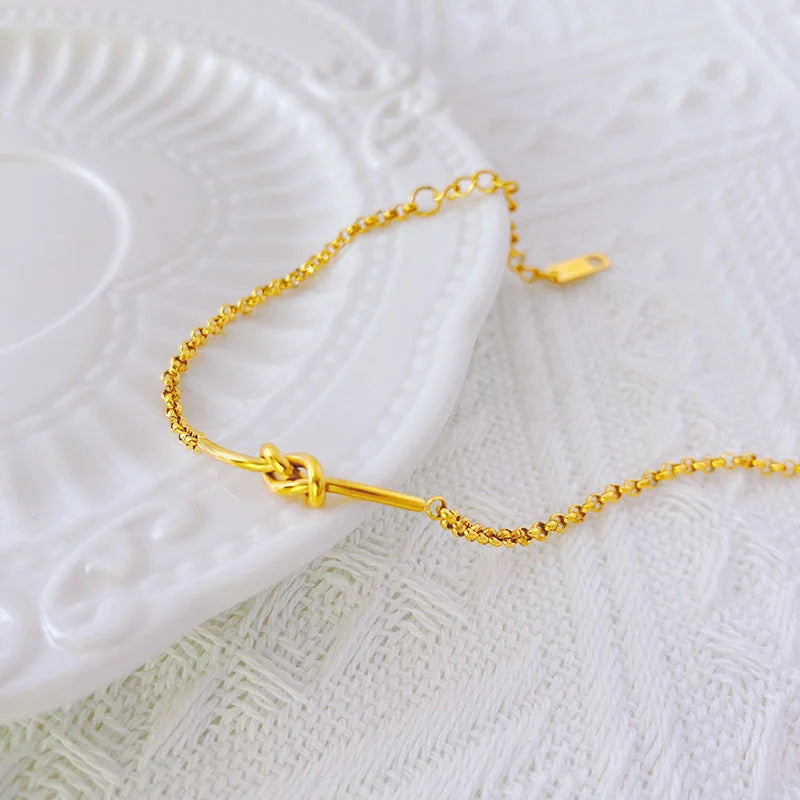 Golden Knot Elegance Bracelet - GlamoROZ