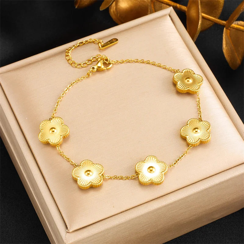 Exquisite Golden Floral Chain Bracelet - GlamoROZ