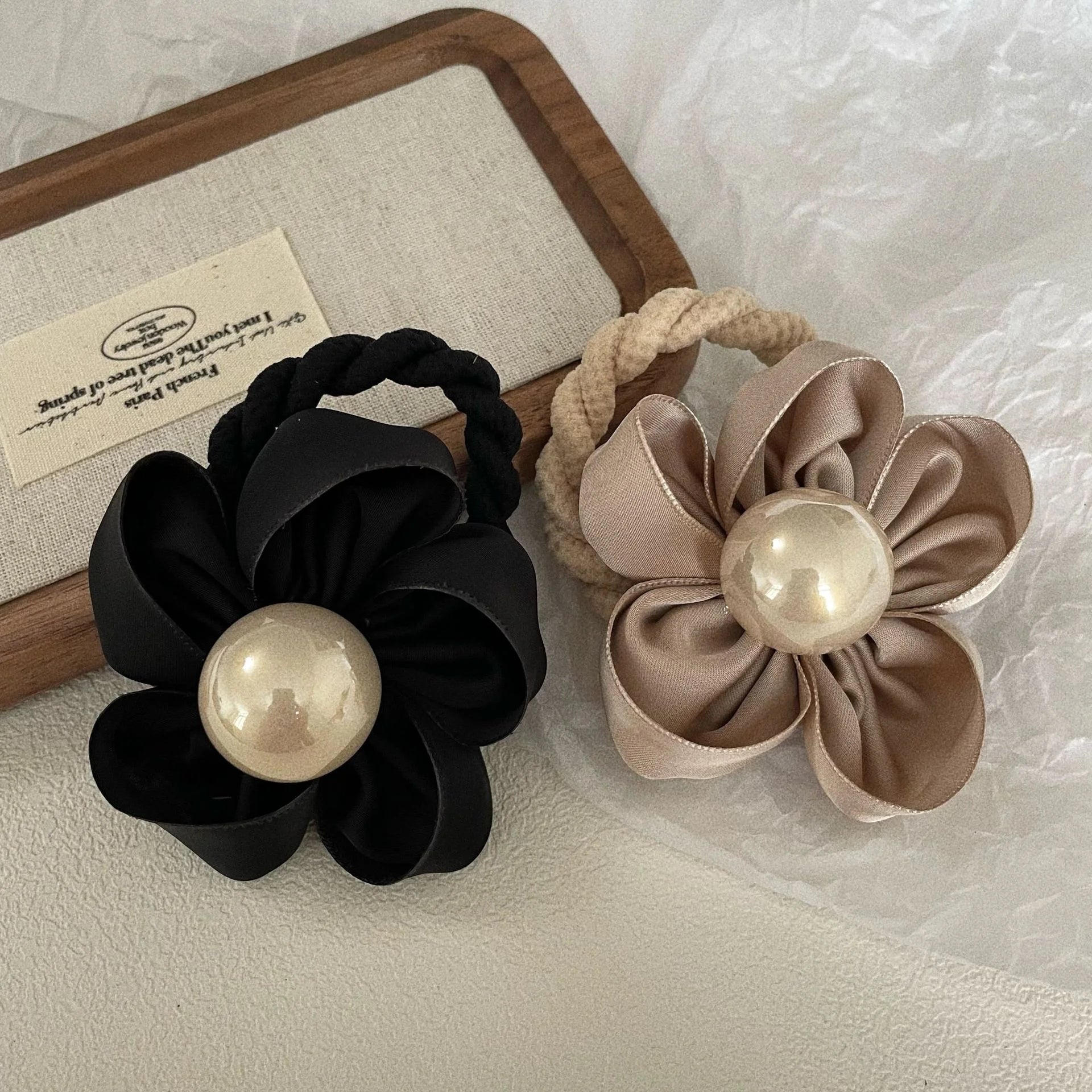 Elegance Pearl Blossom Hair Band - GlamoROZ