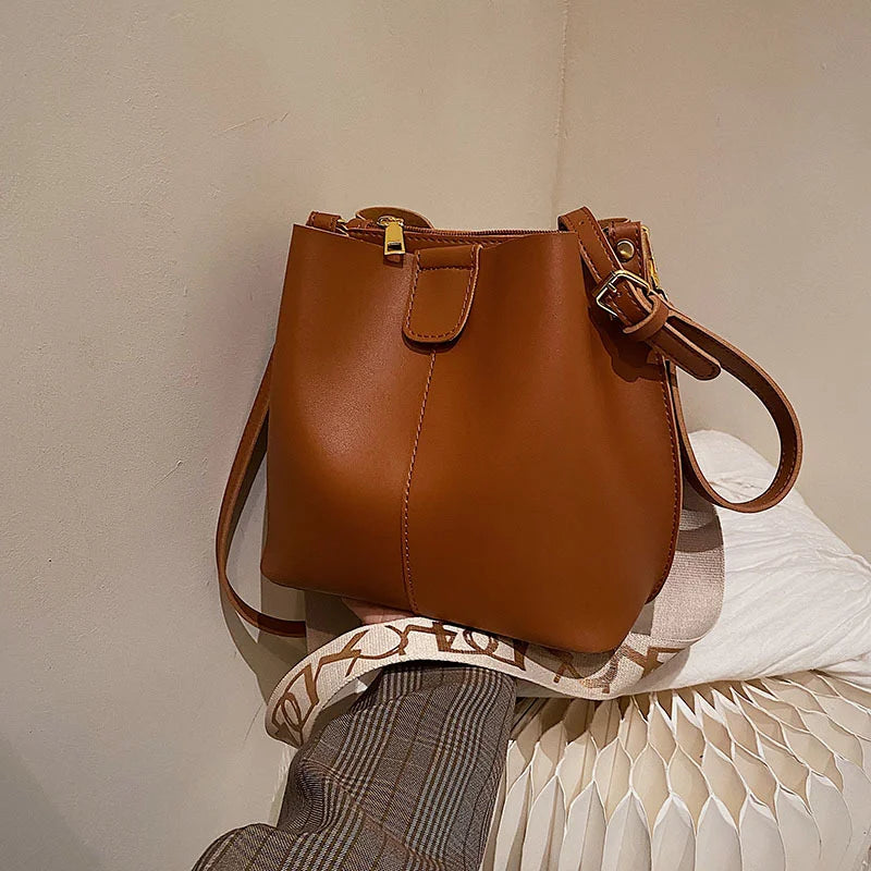 Parisian Chic Wide Strap Bucket Bag - GlamoROZ