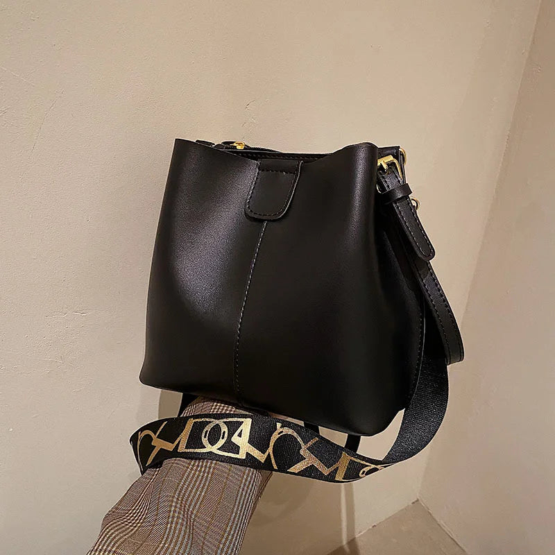 Parisian Chic Wide Strap Bucket Bag - GlamoROZ