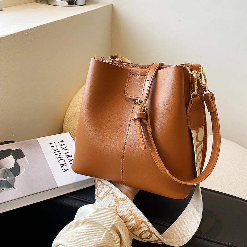 Parisian Chic Wide Strap Bucket Bag - GlamoROZ
