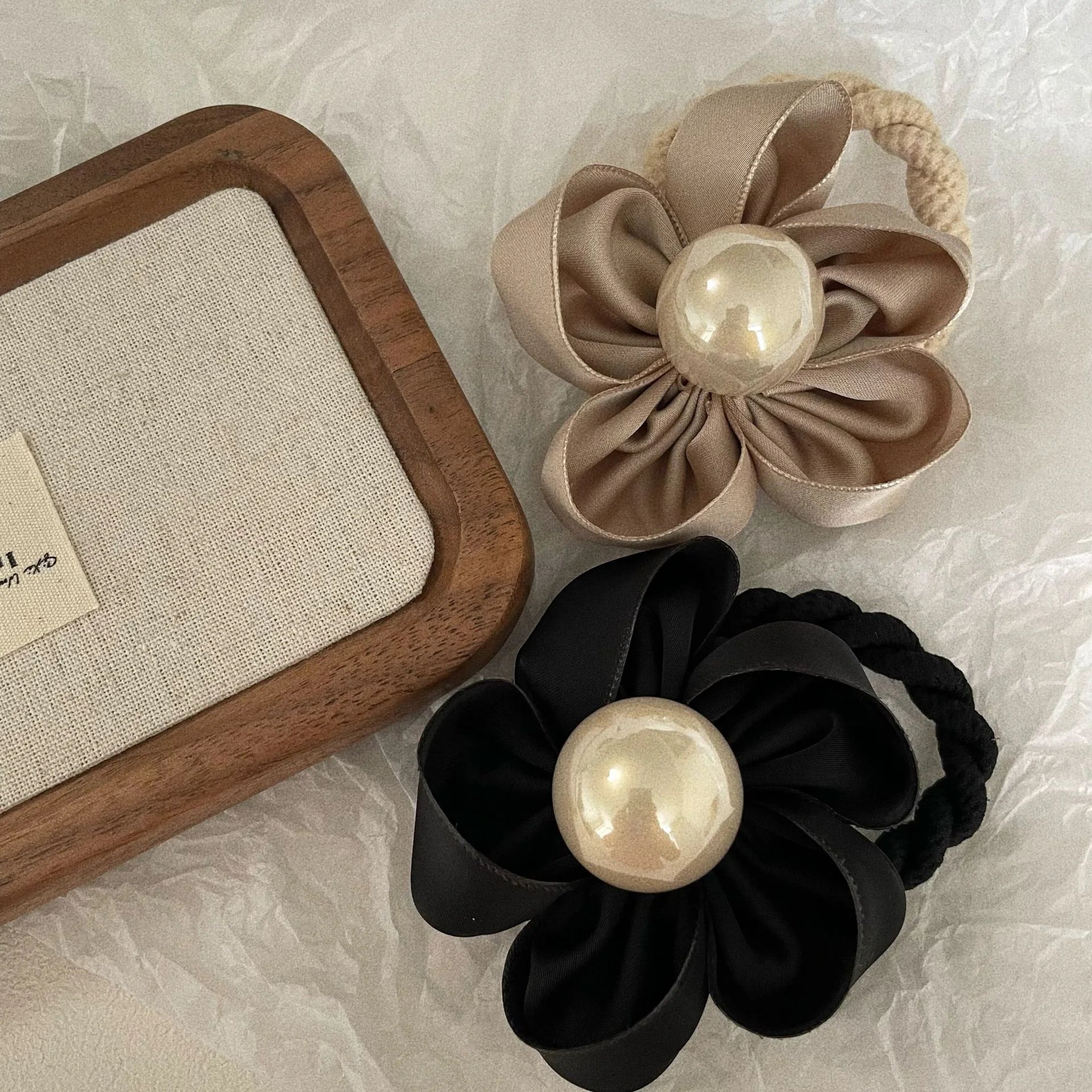 Elegance Pearl Blossom Hair Band - GlamoROZ