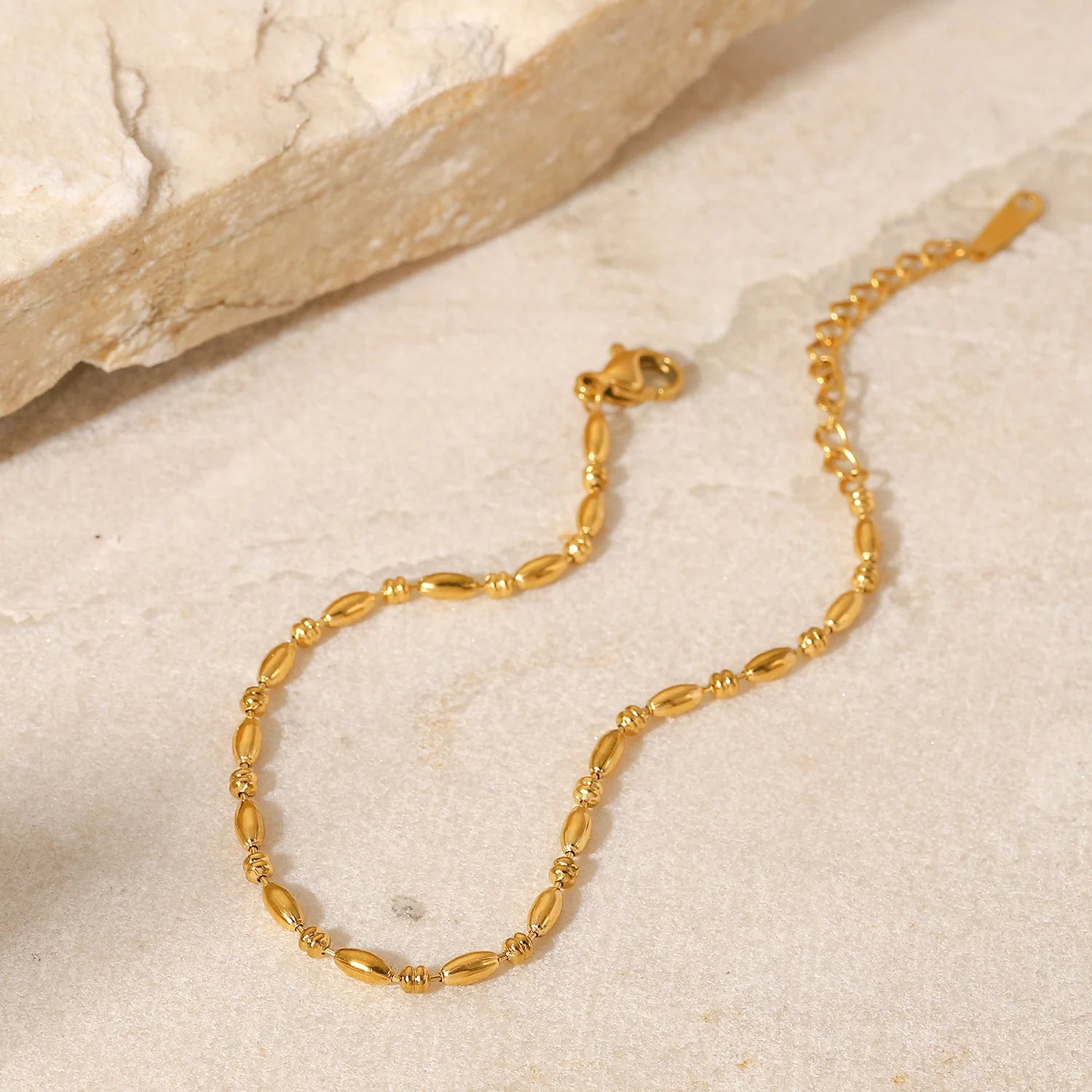Ladies' Chic Oval Bead Bracelet - GlamoROZ