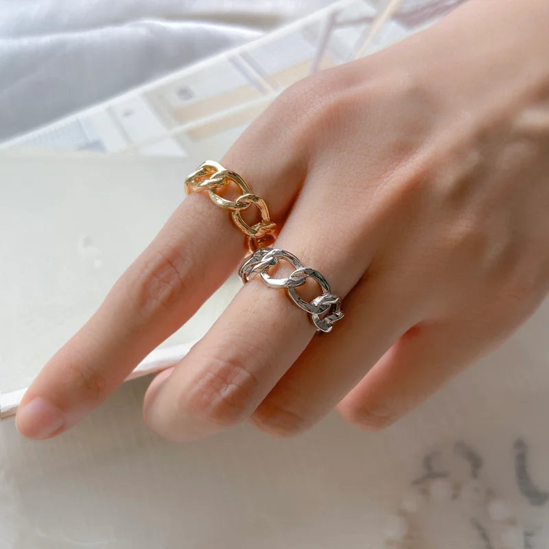 Golden Twist Chain Ring - GlamoROZ