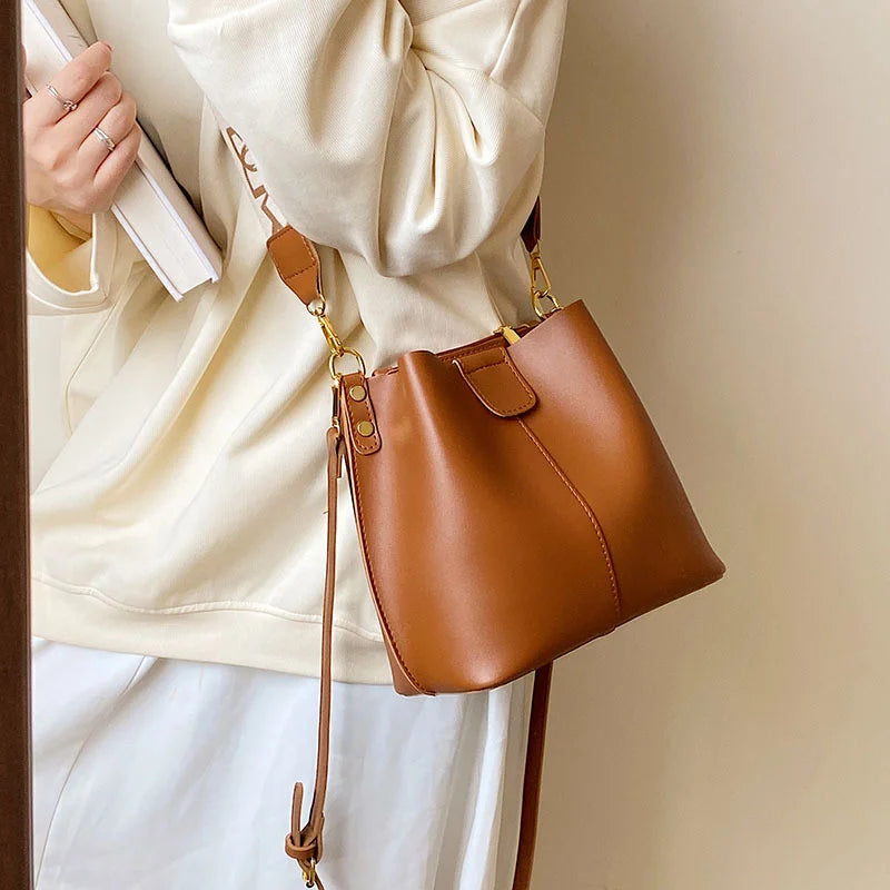 Parisian Chic Wide Strap Bucket Bag - GlamoROZ