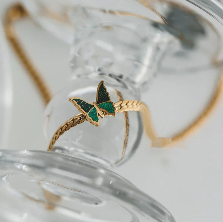 Regal Gilded Emerald Butterfly Anklet - GlamoROZ