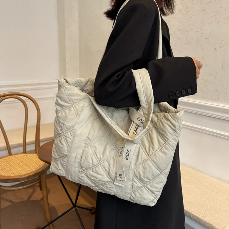 Arctic Chic Rhombus Tote - GlamoROZ