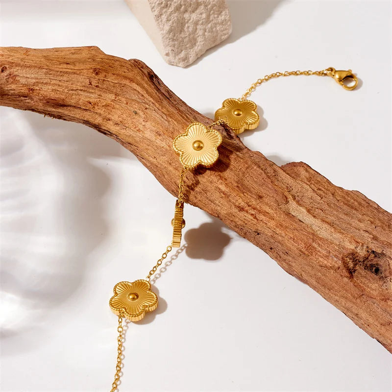 Exquisite Golden Floral Chain Bracelet - GlamoROZ