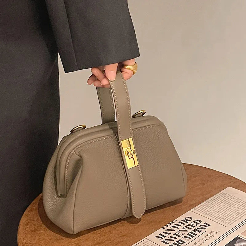 Prestige Leather Traveler Crossbody Bag - GlamoROZ