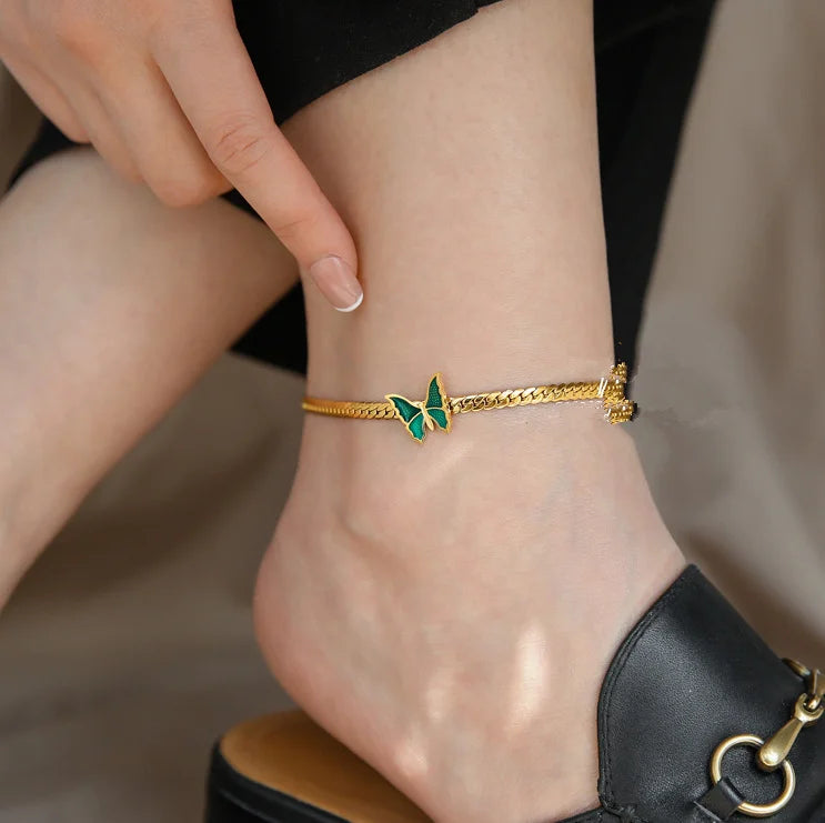 Regal Gilded Emerald Butterfly Anklet - GlamoROZ