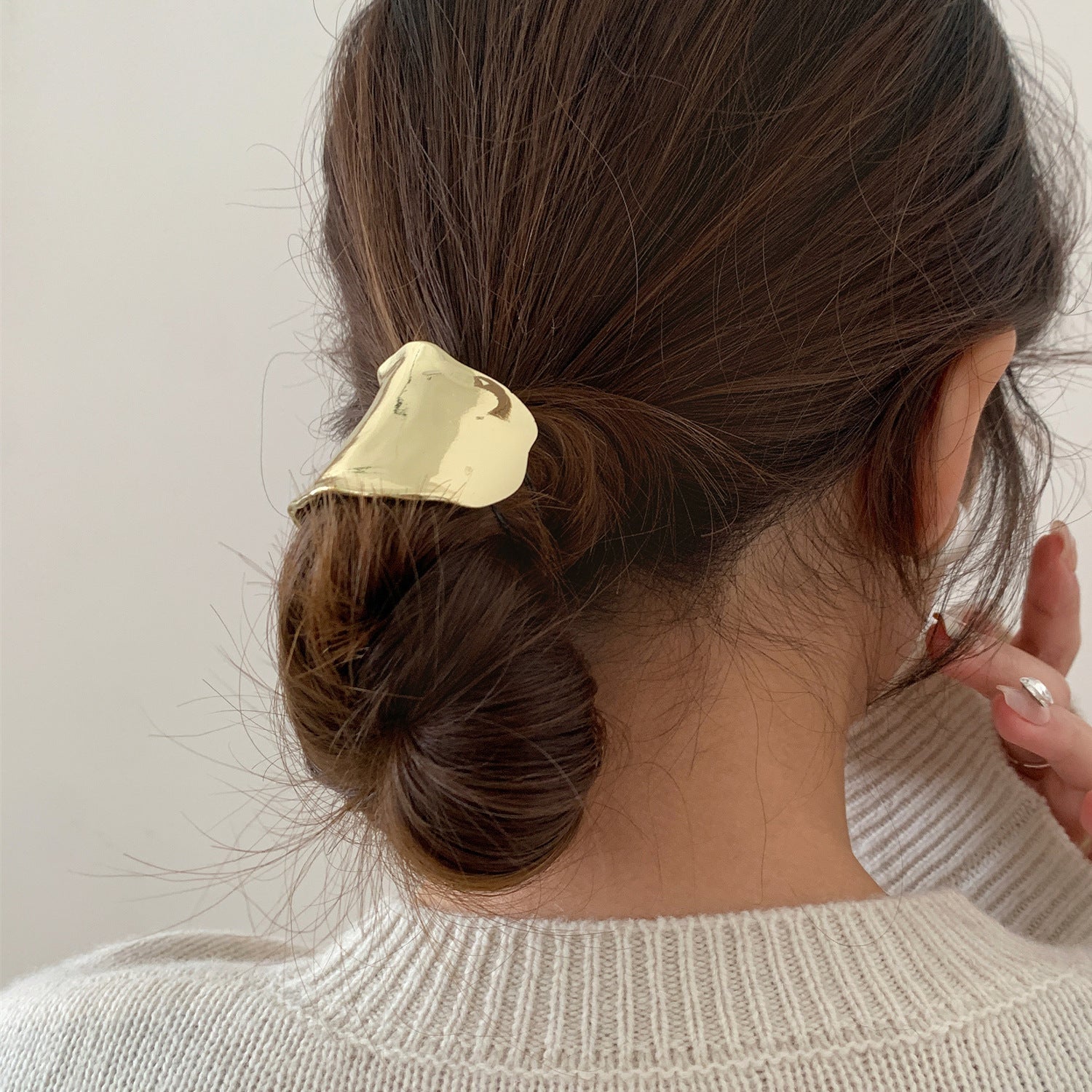 Glossy Metal Feeling Ponytail Clip Women