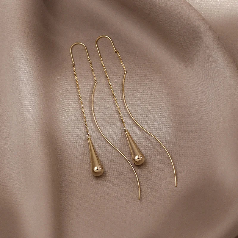 Sophisticated Scarlet Earrings - GlamoROZ