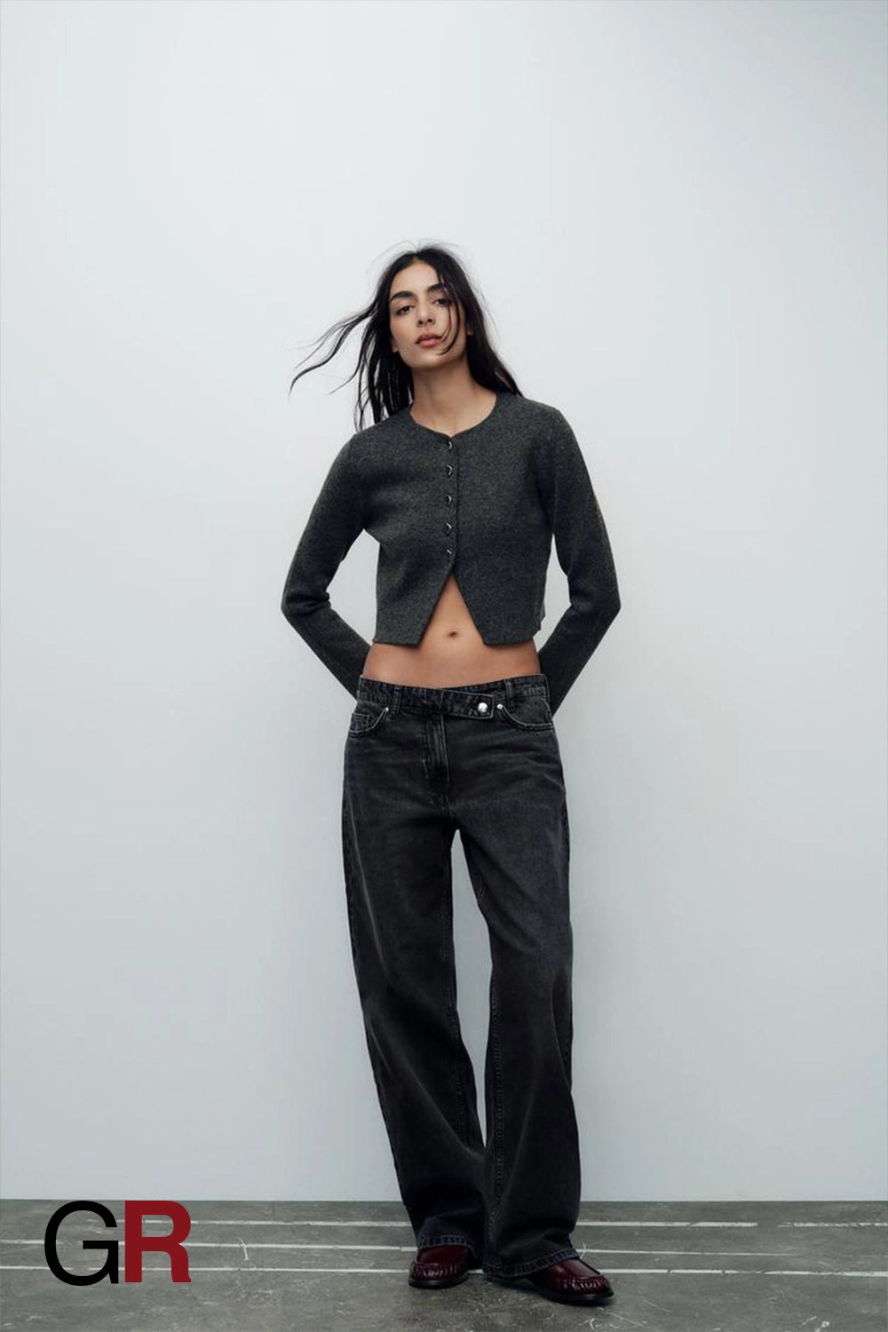Minimalist Long Sleeve Round Neck Plain Stitch Sweater - GlamoROZ