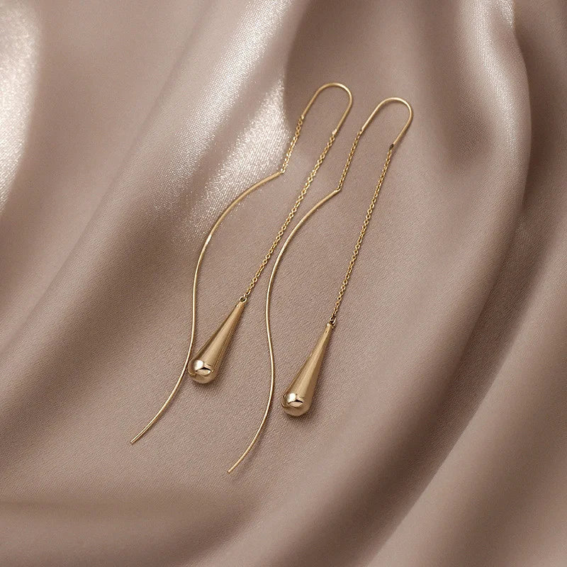Sophisticated Scarlet Earrings - GlamoROZ