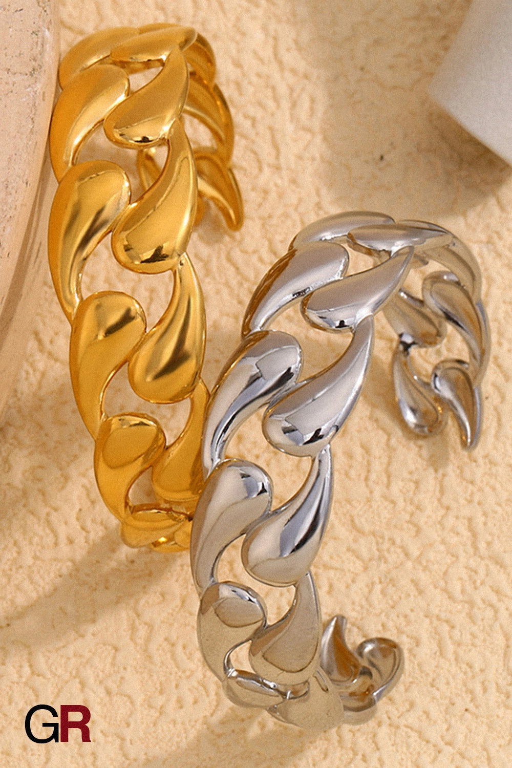 Serpentine Curve Cuff