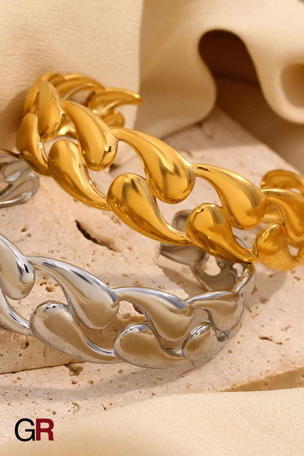 Serpentine Curve Cuff