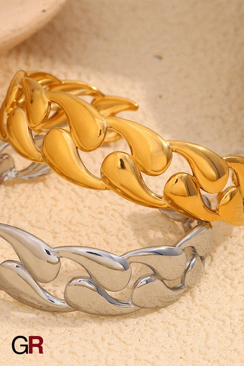 Serpentine Curve Cuff