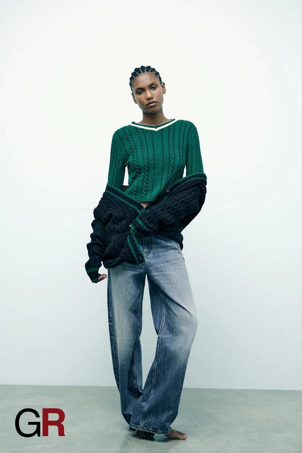 Timeless V-Neck Cable Knit Sweater - GlamoROZ