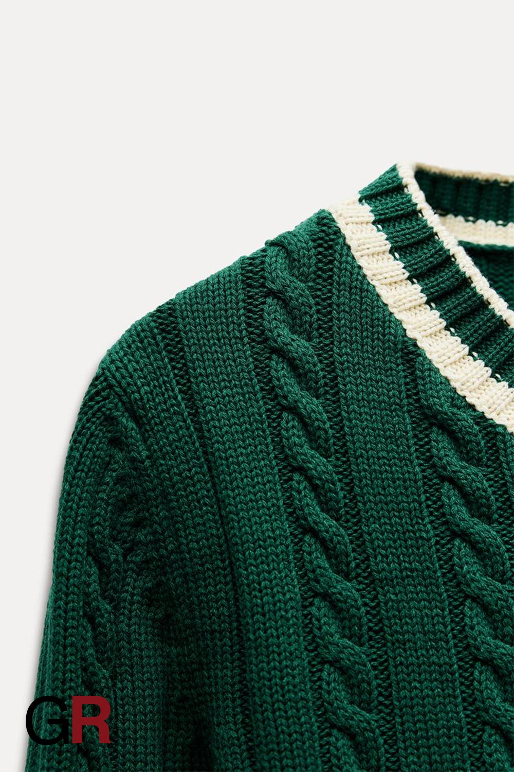 Timeless V-Neck Cable Knit Sweater - GlamoROZ