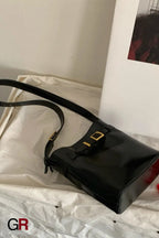 Oil Wax Leather Shoulder Messenger Bag Retro Simple Bucket Bag