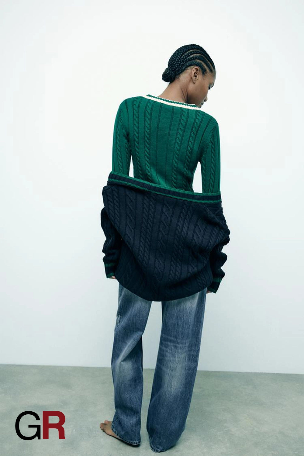 Timeless V-Neck Cable Knit Sweater - GlamoROZ