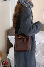 Oil Wax Leather Shoulder Messenger Bag Retro Simple Bucket Bag