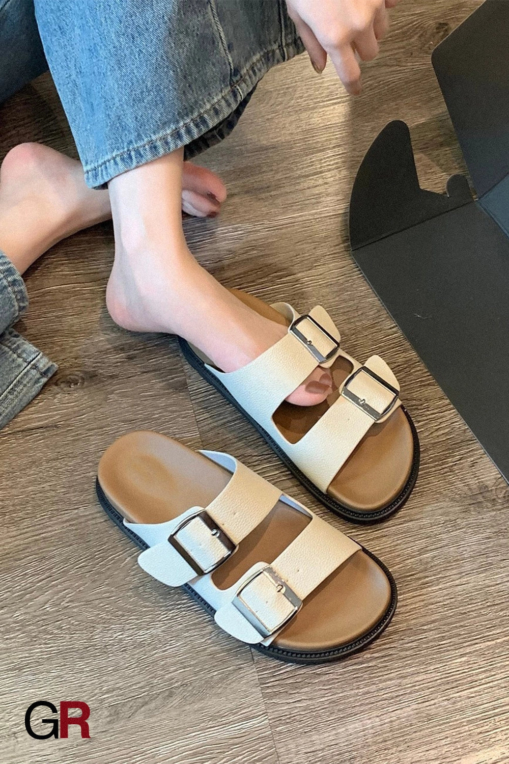 Noémie Buckle Slides