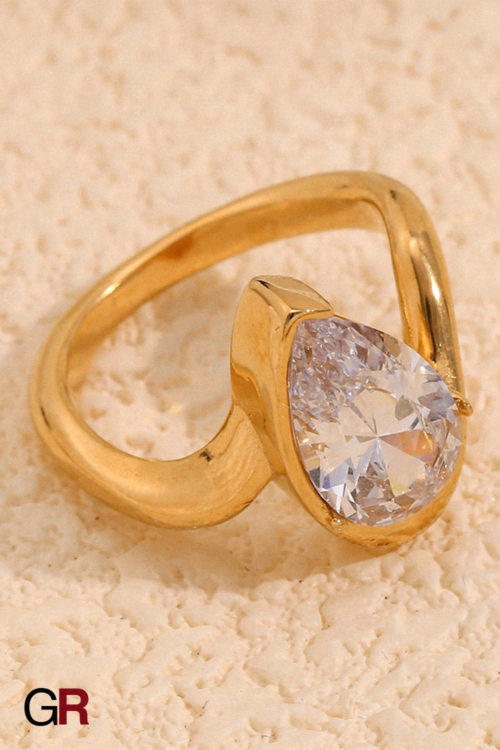 Auréole Teardrop Ring
